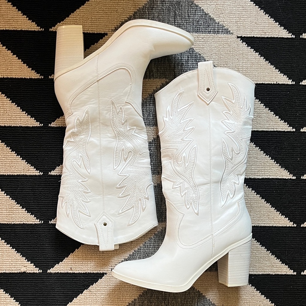 MIA White Taley Heeled Western Boots sz 8